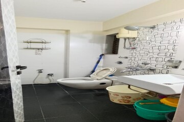 Bathroom in 2 BHK Apartment at New Heritage CHS, Dahisar West – for Rent