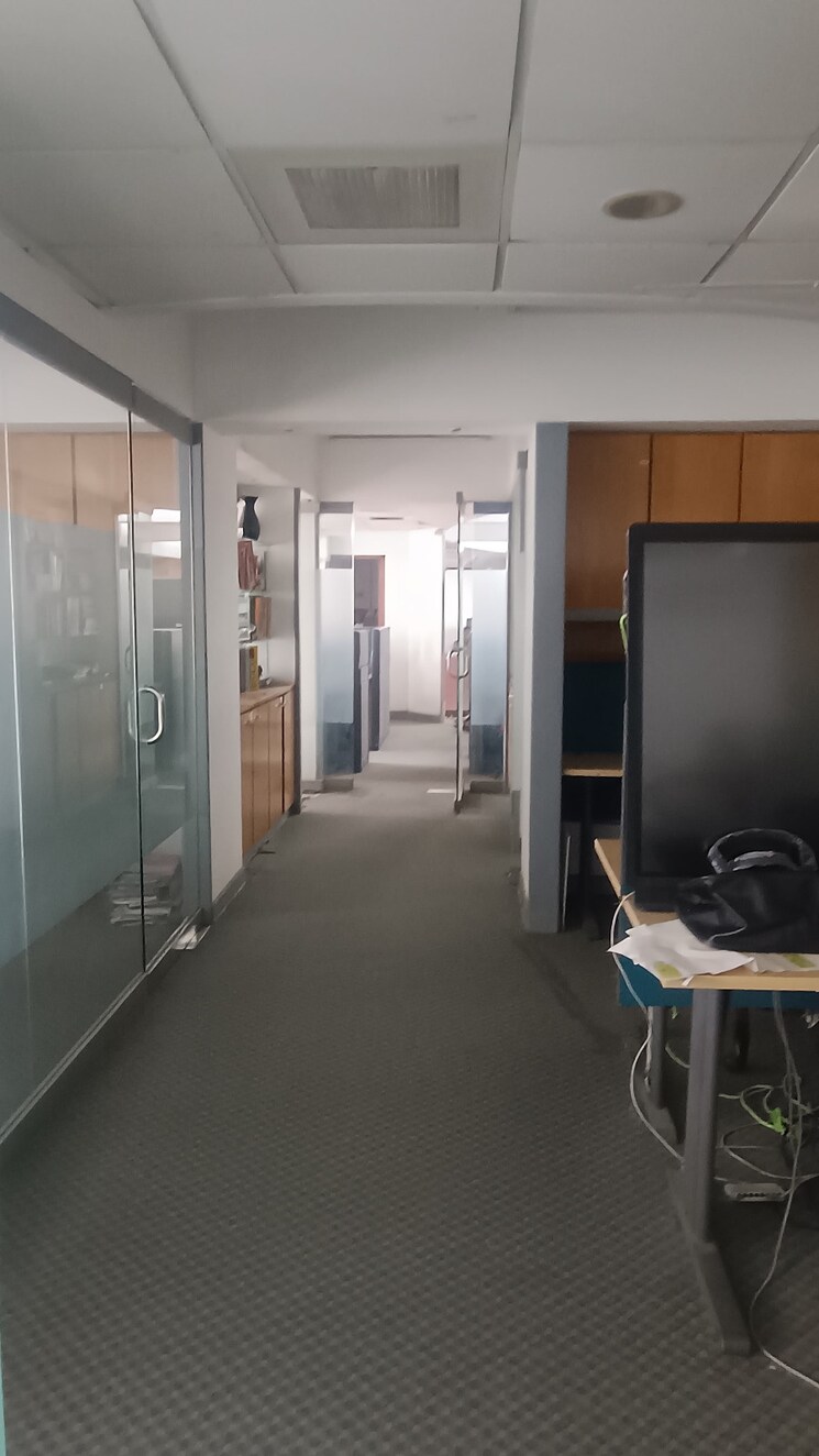  Parking, maker-tower Commercial Office Space 980 Sq.Ft. In Cuffe Parade Mumbai 8740920