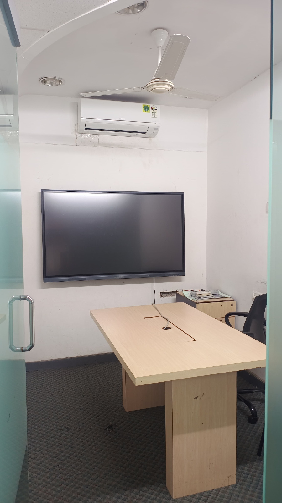 Office Space For Rent in Maker Tower