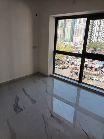 Room in 2 BHK Apartment at Level The Residences, Andheri West – for Rent