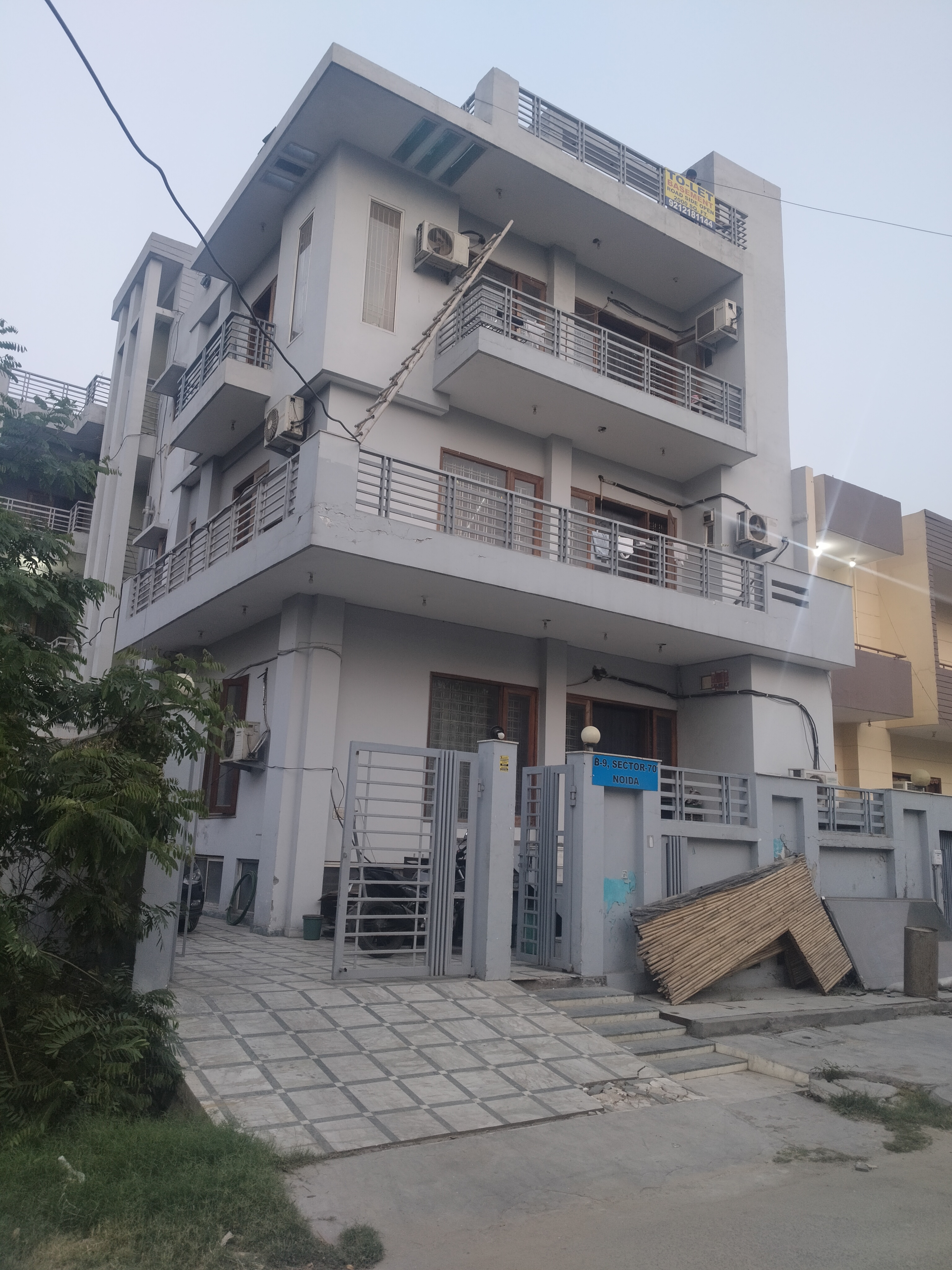 3 BHK + Pooja Room Independent House For Rent in Sector 20