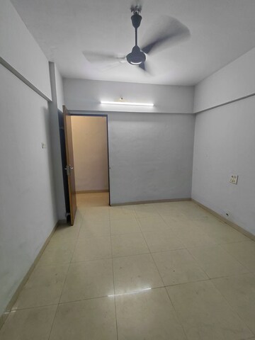 Furnished Amenities in 2 BHK Apartment at HDIL Dheeraj Jamuna, Malad West – for Rent