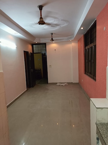 Room in 3 BHK Builder Floor at Gyan Khand I – for Rent