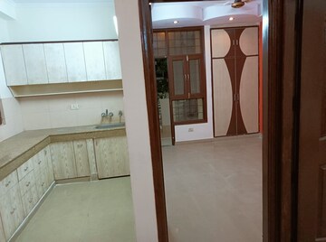Room in 3 BHK Builder Floor at Gyan Khand I – for Rent