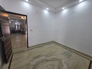 Room in 2 BHK Builder Floor at Green Fields Colony – for Sale