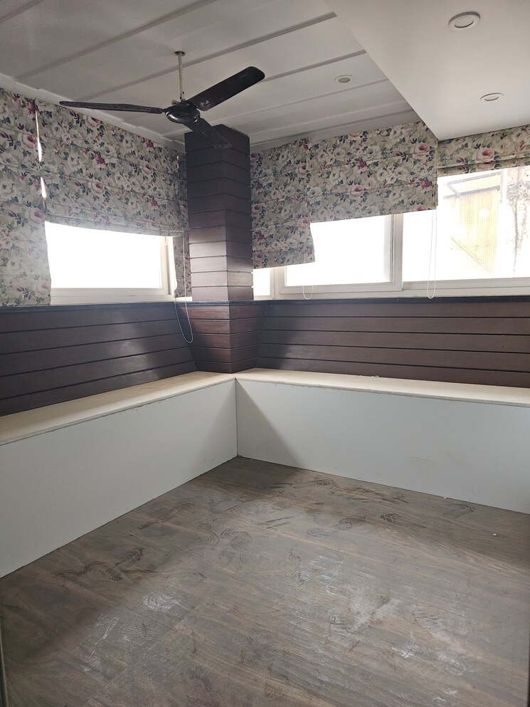 Room, sector 22 dwarka 5 Bedroom 7000 Sq.Ft. Apartment In Sector 22 Dwarka Delhi 8741198