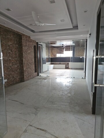 Room in 5 BHK Apartment at Sector 22 Dwarka – for Sale
