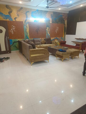 Living Room in 4 BHK Builder Floor at Vasundhara Sector 10 – for Rent