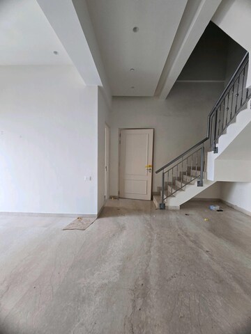 Room in 3 BHK Apartment at Indiabulls Sky Forest, Lower Parel – for Rent