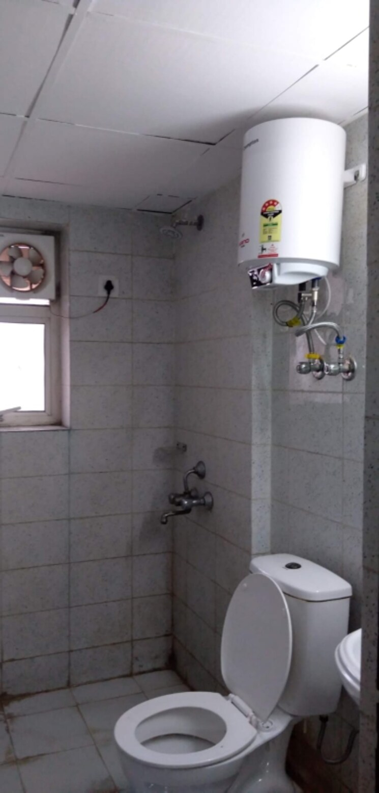 Attached Bathroom, logix-blossom-greens 1 RK 450 Sq.Ft. Apartment In Sector 143 Noida 8741202