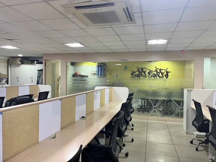 Team Area, scheme 140 Commercial Office Space 2200 Sq.Ft. In Scheme 140 Indore 8741192