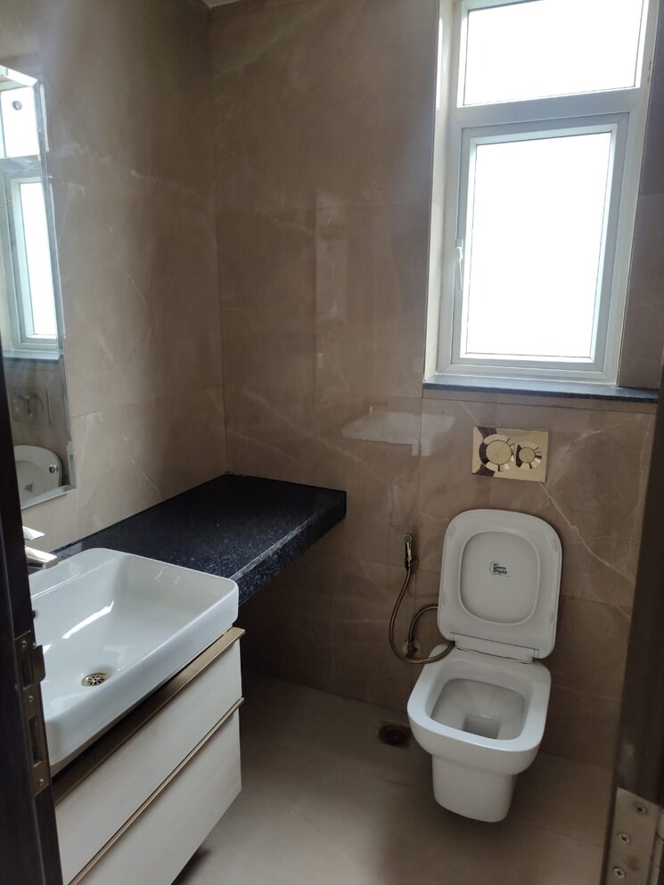 Bathroom, mansarovar-chs 3 Bedroom 1345 Sq.Ft. Apartment In Malabar Hill Mumbai 8741576
