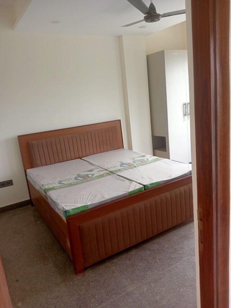 Bedroom, sector 33 3 Bedroom 1900 Sq.Ft. Builder Floor In Sector 33 Gurgaon 8741236