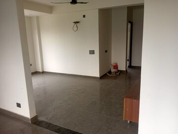 Room in 3 BHK Builder Floor at Sector 33 – for Rent