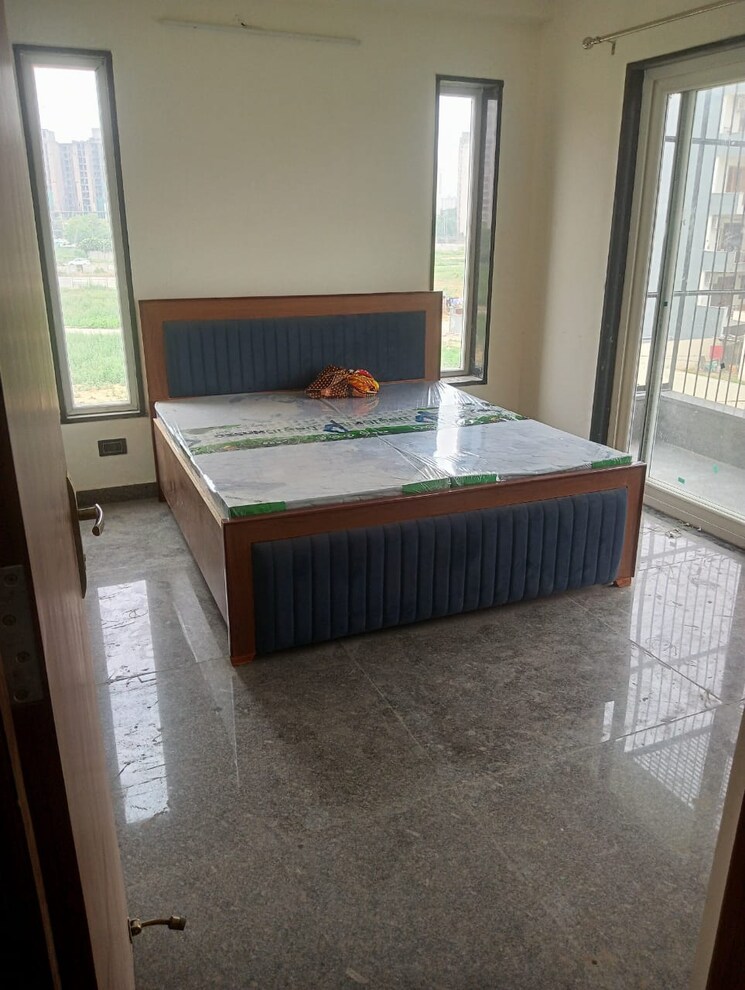 Bedroom, sector 33 3 Bedroom 1900 Sq.Ft. Builder Floor In Sector 33 Gurgaon 8741236
