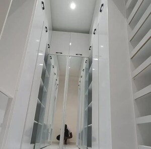 Building Lobby in 2.5 BHK Builder Floor at Sector 33 – for Sale