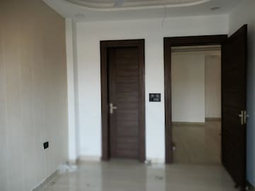 Building Lobby in 3 BHK Builder Floor at Sector 14 – for Sale