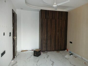 Bedroom in 3 BHK Builder Floor at Sector 14 – for Sale