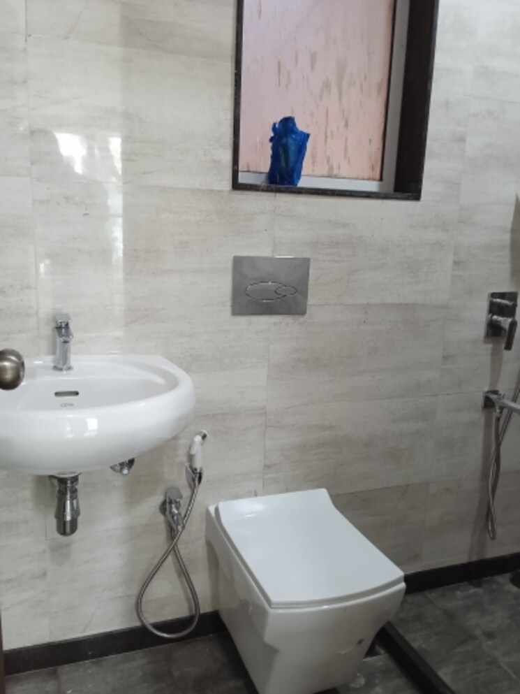 Bathroom, andheri west 2 Bedroom 950 Sq.Ft. Apartment In Andheri West Mumbai 8741596