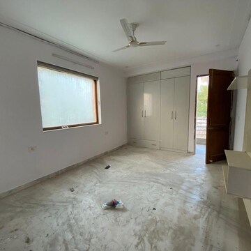 Room in 3 BHK Builder Floor at Sector 57 – for Rent