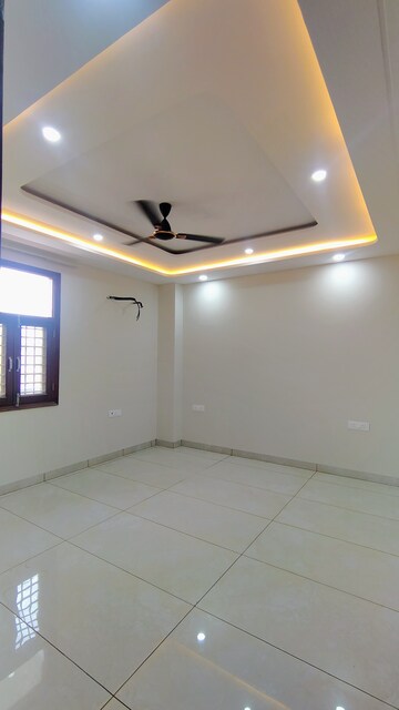 Room in 3 BHK Builder Floor at M3M Atrium, Sector 57 – for Rent