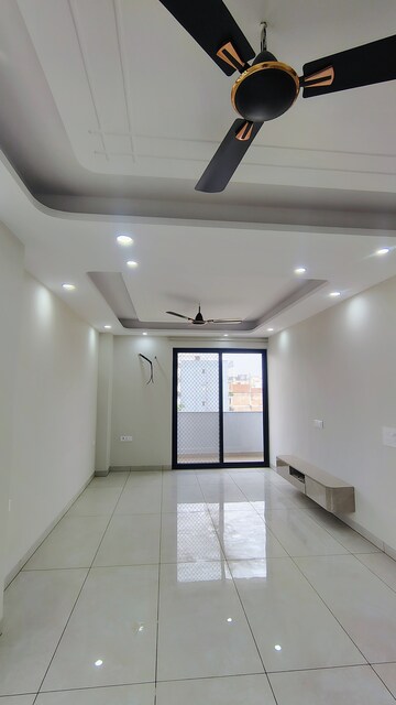 Building Lobby in 3 BHK Builder Floor at M3M Atrium, Sector 57 – for Rent