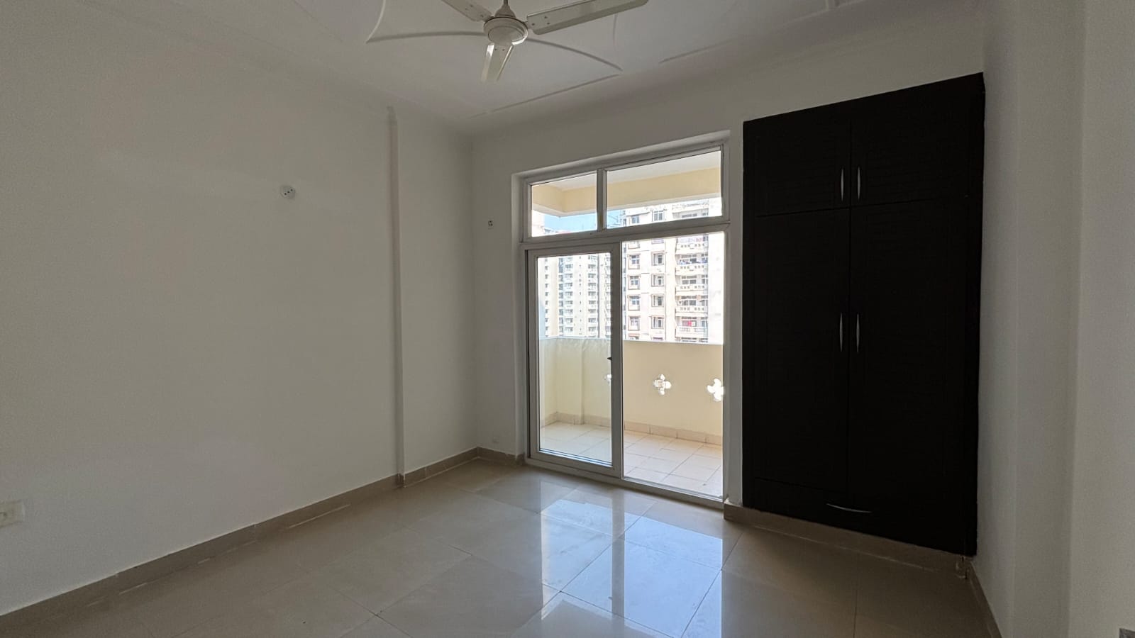 3 BHK + Pooja Room 835 Sq.Ft. Apartment in Express Zenith