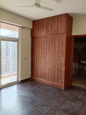 Room in 3 BHK Apartment at Mahagun Mywoods, Sector 16c Greater Noida – for Sale