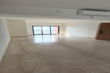 Room in 4 BHK Apartment at Hubtown 25 South, Prabhadevi – for Rent