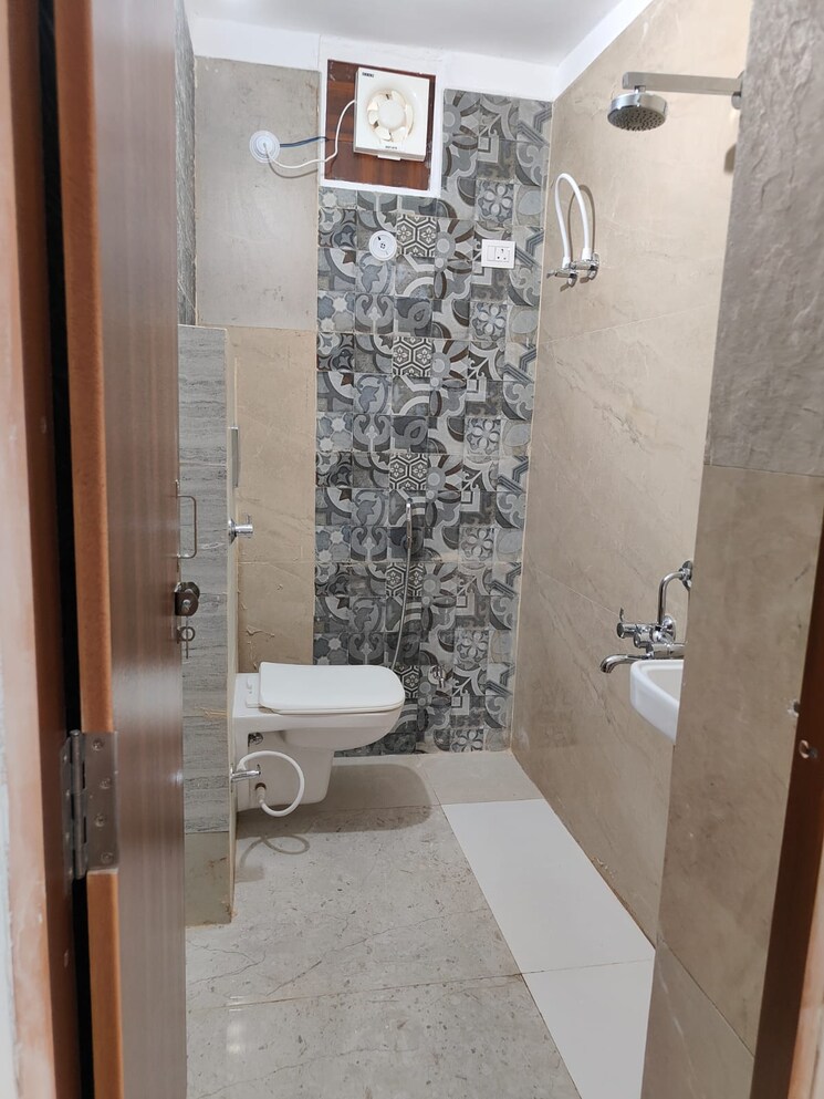 Bathroom, amna-rolex-estate 2 Bedroom 1150 Sq.Ft. Apartment In Faizabad Road Lucknow 8741656