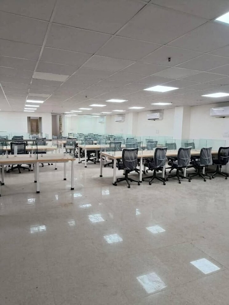  Parking, vijay nagar Commercial Office Space 1850 Sq.Ft. In Vijay Nagar Indore 8741601