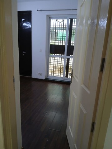 Room in 3 BHK Apartment at BPTP Parkland Pride, Sector 77 – for Rent