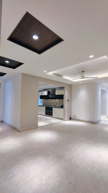 Room in 4 BHK Builder Floor at DLF Atria, Dlf Phase ii – for Rent