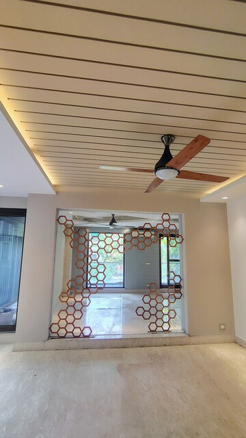Furnished Amenities in 4 BHK Builder Floor at DLF Atria, Dlf Phase ii – for Rent