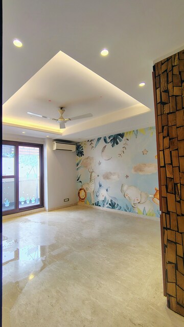 Room in 4 BHK Builder Floor at DLF Atria, Dlf Phase ii – for Rent
