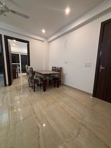 Living Room in 2 BHK Builder Floor at Sector 43 – for Rent
