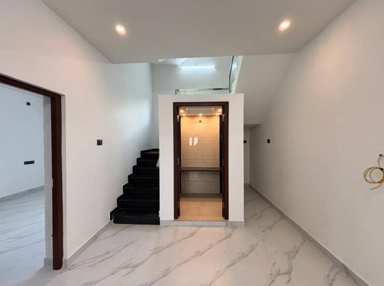 Room, sector 28 3 Bedroom 1800 Sq.Ft. Builder Floor In Sector 28 Faridabad 8741777