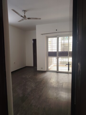 Room in 3 BHK Builder Floor at Parklands, Sector 85 – for Rent