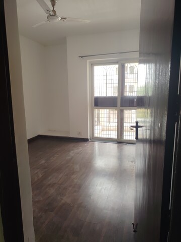 Room in 3 BHK Builder Floor at Parklands, Sector 85 – for Rent