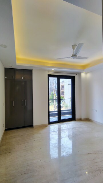 Room in 3 BHK Builder Floor at Empire Floors, Sector 57 – for Rent