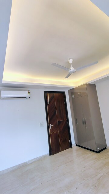 Furnished Amenities in 3 BHK Builder Floor at Empire Floors, Sector 57 – for Rent