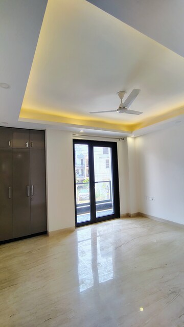 Room in 3 BHK Builder Floor at Empire Floors, Sector 57 – for Rent
