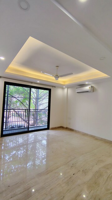 Room in 3 BHK Builder Floor at Empire Floors, Sector 57 – for Rent