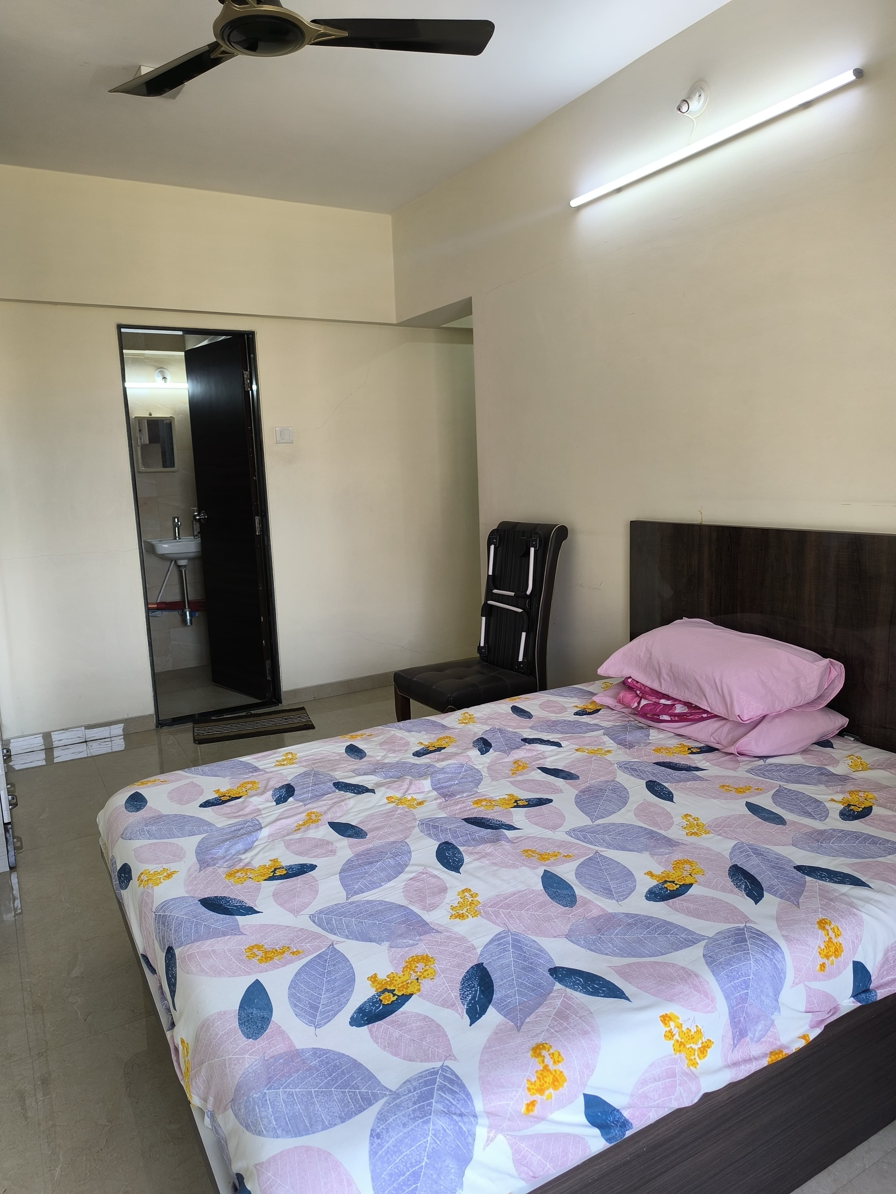 2 BHK Apartment For Rent in Kiran Towers