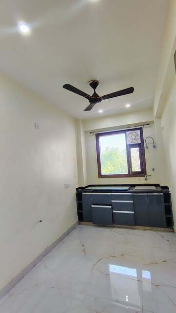 Furnished Amenities in 5 BHK Builder Floor at DLF City Gurgaon, Sector 27 – for Rent