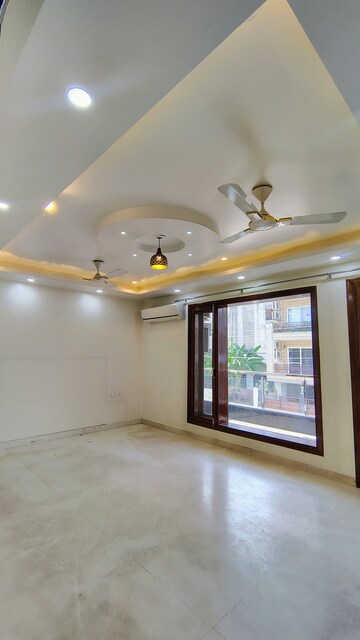 Room in 5 BHK Builder Floor at DLF City Gurgaon, Sector 27 – for Rent
