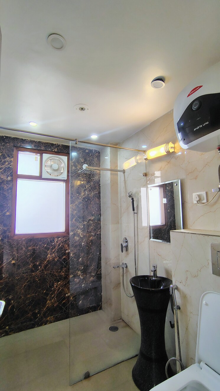 Bathroom, dlf-city-gurgaon 5 Bedroom 4586 Sq.Ft. Builder Floor In Sector 27 Gurgaon 8741953