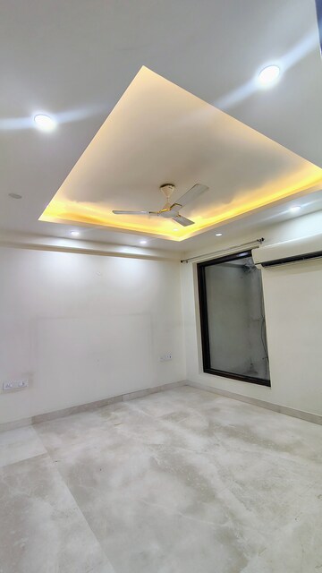Room in 5 BHK Builder Floor at DLF City Gurgaon, Sector 27 – for Rent