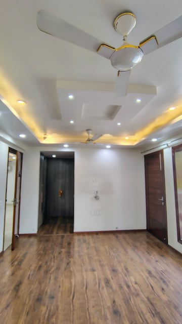 Room in 5 BHK Builder Floor at DLF City Gurgaon, Sector 27 – for Rent