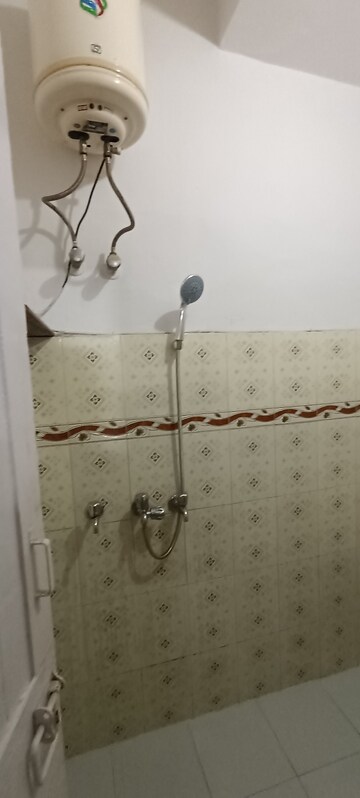 Bathroom in 1.5 BHK Apartment at RWA Chittaranjan Park Block R, Chittaranjan Park – for Rent